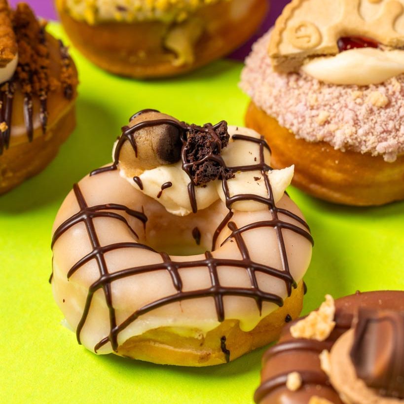 "DT Deluxe Dozen" mini donut gift box
