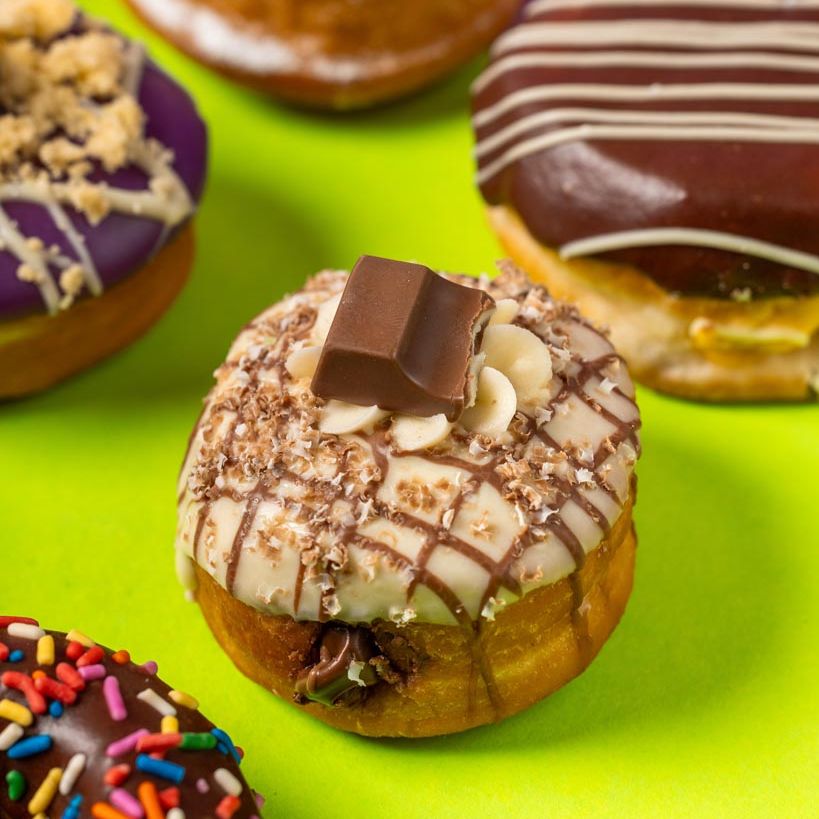 "DT Deluxe Dozen" mini donut gift box